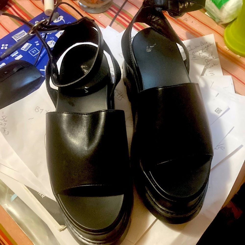 Lamoda chunky sandal
